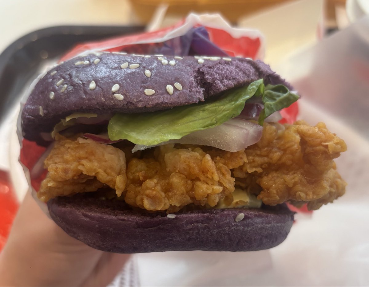 ChineseCheese's tweet photo. Shinji get in the fucking burger or something idk https://t.co/519gkLyLRo