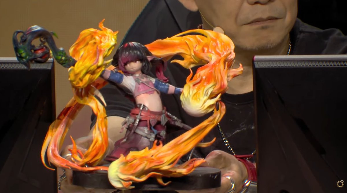 umadori0726's tweet photo. 吉田P、欧州ファンフェス会場でヒカセンからハンドメイドの「吉ララ」フィギュアをプレゼントされる
 #FF14 https://t.co/LRGNGh8AQI