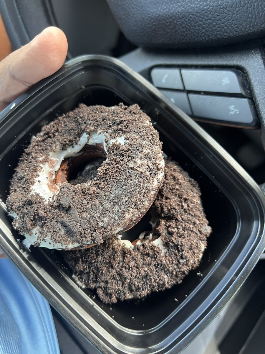 gonz5307's tweet photo. It was a great way to start my Saturday Morning… Opened up the field for my guys, got a workout in and now finishing up breakfast! These protein donuts smack 🔥! 50lbs down since March. #MacroCounting #IIFYM #BetterMe https://t.co/uQg1sWlSg7