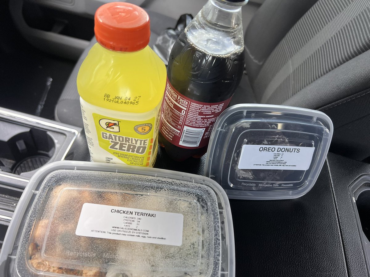 gonz5307's tweet photo. It was a great way to start my Saturday Morning… Opened up the field for my guys, got a workout in and now finishing up breakfast! These protein donuts smack 🔥! 50lbs down since March. #MacroCounting #IIFYM #BetterMe https://t.co/uQg1sWlSg7