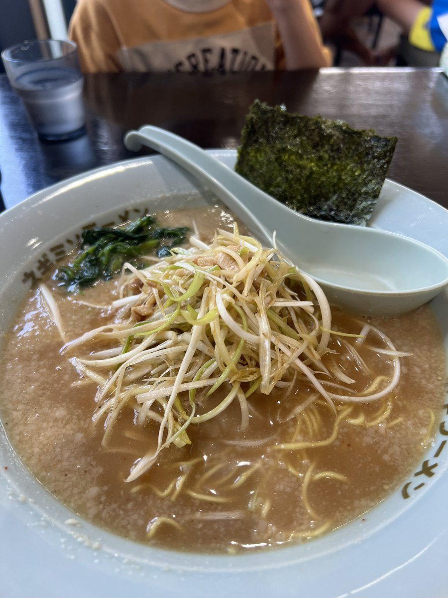 Mickey99aiuto's tweet photo. 夫が帰宅後、息子と滑り込みラーショ🍜
その後、プール🏊

水泳帽いらないと友達のママから聞いていたけど、大人も必要で…ダサい姿が完成したけど、それならなんでもありだ！と思う存分泳げて楽しかった🤣ただ、目は痛いからゴーグルと水泳帽は買おうと思う🥹 https://t.co/5WEvwPsdAP