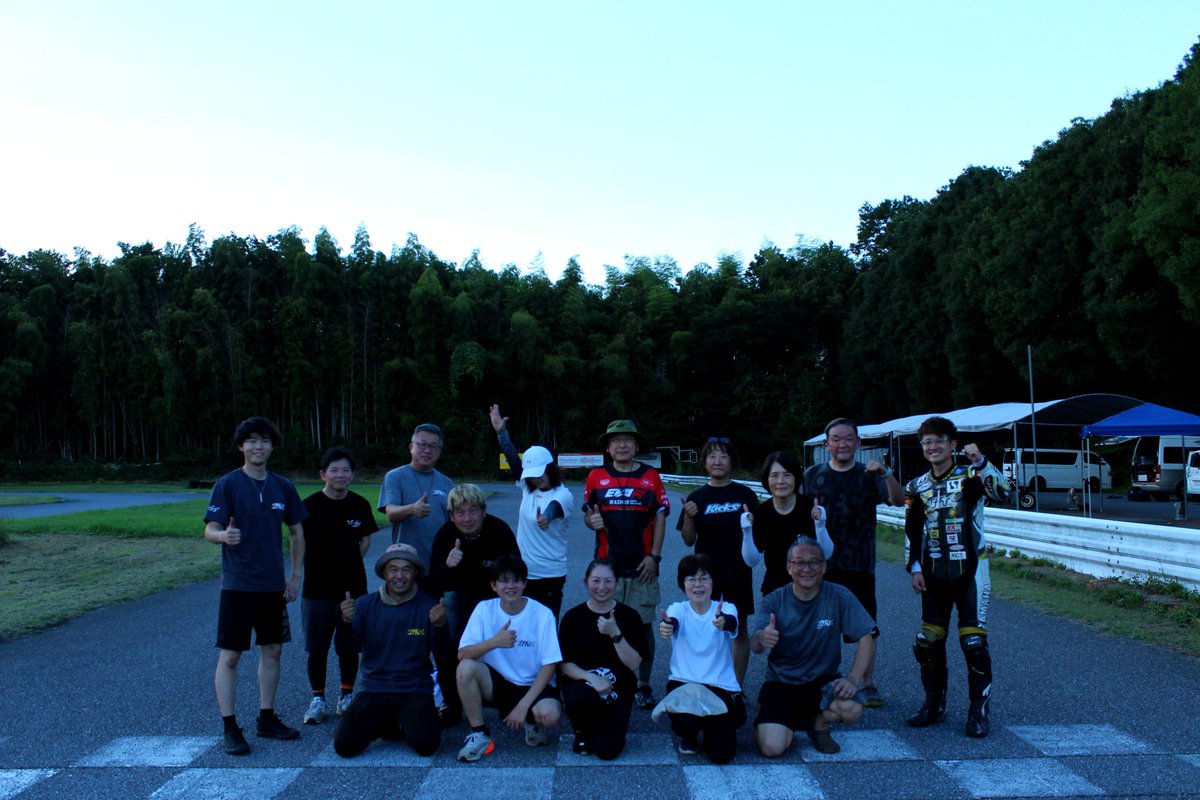 ken50_MCZ's tweet photo. 【#KCS練習会 #40】

ご参加ありがとうございました！

��ハビリ兼ねた久々のライディング。
ご迷惑をおかけしましたがやっとコーチング復帰です🔥
誰かにぬるま湯から引き上げられましたが、自由が効かない割に良いペースで走れたのは良かったです。

次回は8/15(土)！ご参加お待ちしております!!! https://t.co/exNeCb5Dp0