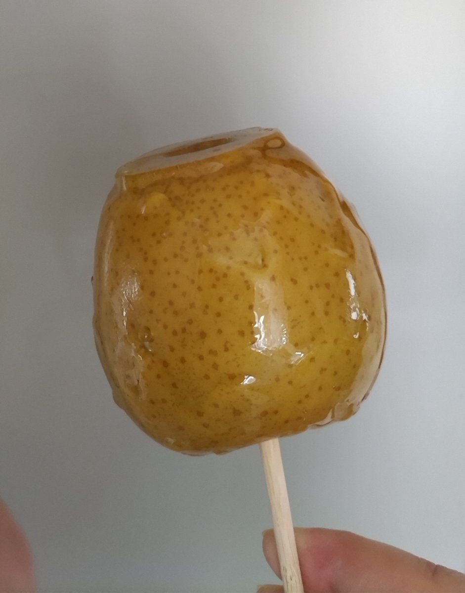 doreijutaka's tweet photo. りんごあめ取り寄せてみた
飴の甘さと王林の甘さが両方感じられて酸味とのハーモニーが最高だった

なお現地受け取りも選べます（1敗）

バスガイドさんとのっけ丼やねぶた・ねぷたを巡る津軽地方ツアー≪ニコニコバスツアー 青森・弘前編≫ https://t.co/uFd24fT4C5 #ニコニコバスツアー #ニコバス https://t.co/8agmXBZ1wV