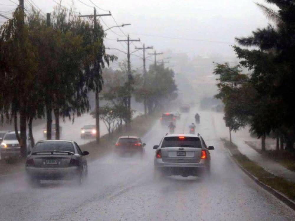 360unifiedtv's tweet photo. #CLIMA | ¡Atención, Honduras!
COPECO alerta sobre tormentas intensas, posibles granizadas y fuertes vientos que afectarán varias regiones del país. Además, las altas temperaturas continuarán, por lo que se recomienda tomar precauciones y mantenerse informado. https://t.co/ZHx5UkbG7f