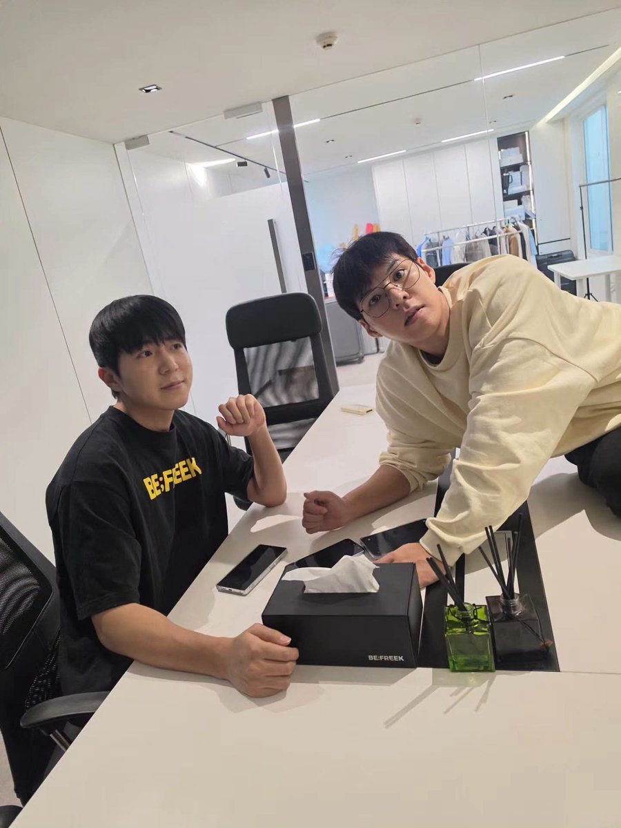 be_freek's tweet photo. dann__iy : คัลแลนหิวคนเดียวอยากสั่งข้าว แต่ทำไมถามผมให้หิวด้วย?

#น้องแดน #คัลแลน https://t.co/U89QAkT75c