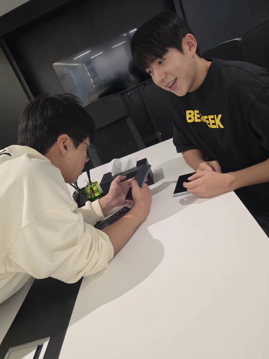 be_freek's tweet photo. dann__iy : คัลแลนหิวคนเดียวอยากสั่งข้าว แต่ทำไมถามผมให้หิวด้วย?

#น้องแดน #คัลแลน https://t.co/U89QAkT75c