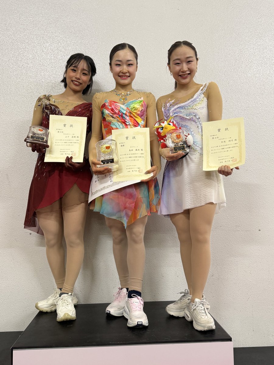 online_on_ice's tweet photo. 🍉みなとアクルス杯2026🐉
シニア女子FS

シニアデビュー戦🐣フリーも圧巻🥇 #島田麻央 選手
🎶Waloyo Yamoni(振付:シェイ＝リーン•ボーン)
「感覚が良くないときほどスピードを出していこう」と挑んだトリプルアクセルはGOE+2.67🌪️過去最高の出来栄え点獲得✨SPに続きCCoSpはレベル4＆満点GOE🤩

シニアの国際大会デビューも間近🗓️
🗣️ロシアの選手は4回転も跳んで刺激になっている。自分ももっと4回転の調子を上げたい。日本の選手も、ジャンプだけじゃなくスピン•ステップも素晴らしい選手ばかり。追いついていけるように頑張りたい🔥

#みなとアクルス杯 #フジスケ #figureskating #MaoSHIMADA