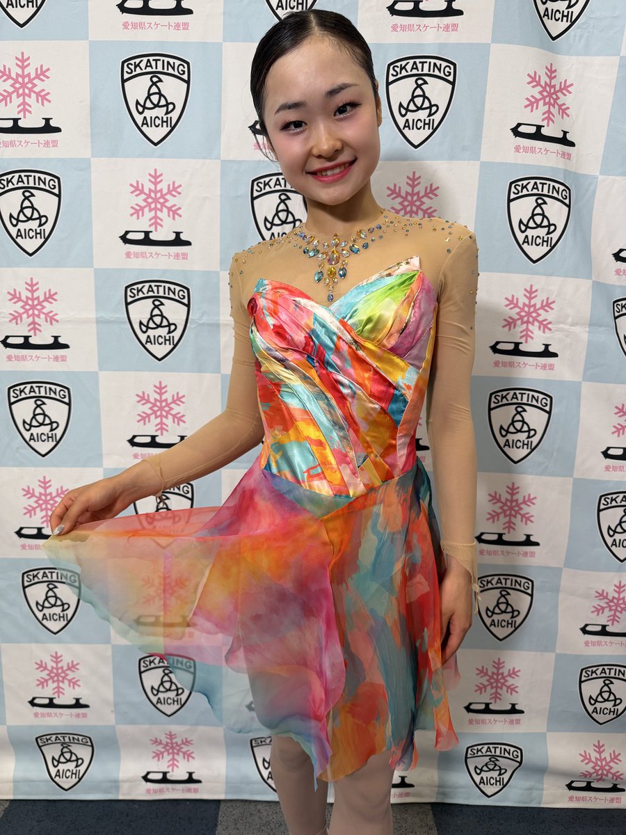 online_on_ice's tweet photo. 🍉みなとアクルス杯2026🐉
シニア女子FS

シニアデビュー戦🐣フリーも圧巻🥇 #島田麻央 選手
🎶Waloyo Yamoni(振付:シェイ＝リーン•ボーン)
「感覚が良くないときほどスピードを出していこう」と挑んだトリプルアクセルはGOE+2.67🌪️過去最高の出来栄え点獲得✨SPに続きCCoSpはレベル4＆満点GOE🤩

シニアの国際大会デビューも間近🗓️
🗣️ロシアの選手は4回転も跳んで刺激になっている。自分ももっと4回転の調子を上げたい。日本の選手も、ジャンプだけじゃなくスピン•ステップも素晴らしい選手ばかり。追いついていけるように頑張りたい🔥

#みなとアクルス杯 #フジスケ #figureskating #MaoSHIMADA