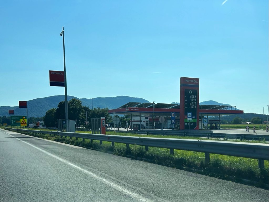 FetishMiriam's tweet photo. Guess where I am and what the fuel costs here!

Prices like these make you start smoking already 😅
#Petrol #FuelPrices #RoadTrip #ExpensiveGas #TravelEurope https://t.co/HrecMIDakC