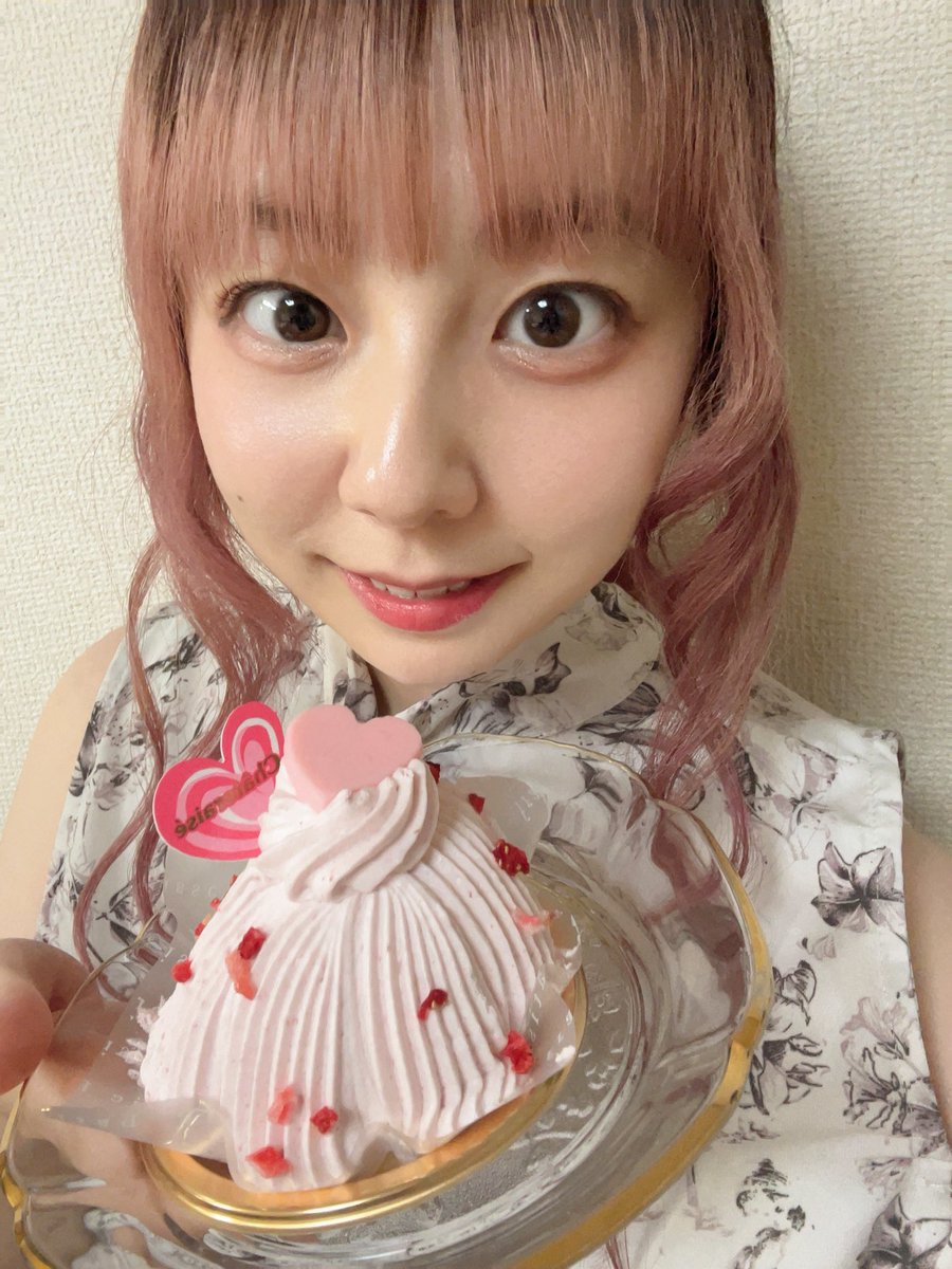 Sakurabe_Rio's tweet photo. プレゼント第三弾はこちらです
バースデーケーキふたつ！
めちゃかわいい〜と思って選びました✌️
これにて桜辺のお誕生日終了🌸
お祝いして下さった方
ありがとうございました❣️❣️

いろんなことに挑戦していくぞ！
そのために、コツコツと努力します💪
いいお知らせが出来るように頑張ります🐈³₃ https://t.co/mA02PP7Ec0