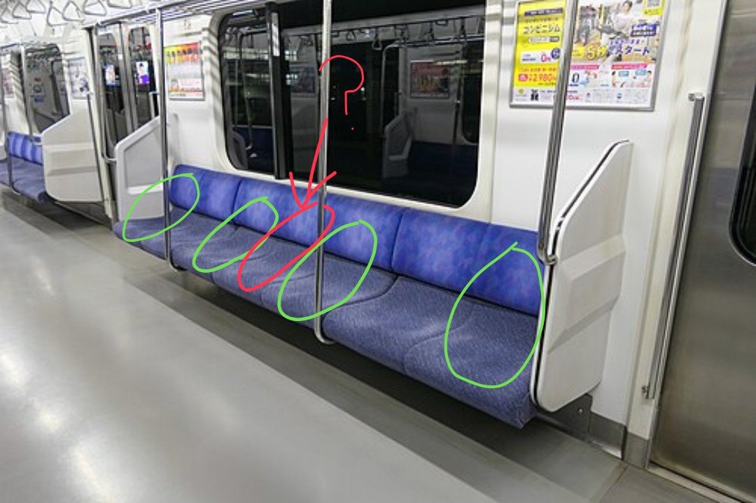 nfudr3by's tweet photo. あとで混み始める事が分かってる
電車の席に座るとき、

・端に座る←分かる
・一つ飛ばしで座る←素晴らしい
・2つ飛ばしで真ん中の席に座る←なになになに？隣に人が座る確率が0%から25%に増えていて？？？確定した未来も他者のことも考えていない、他者の社会性にフリーライドしている社会の敵？ https://t.co/RfvxoOYcpx