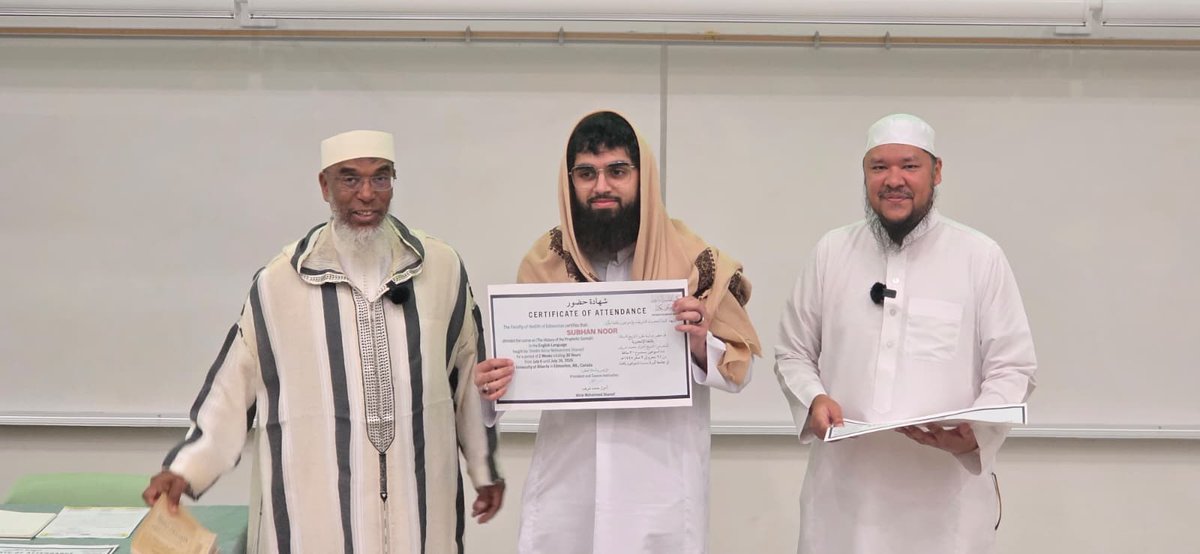 facultyhadithed's tweet photo. جانب من حفل توزيع شهادات وجوائز الدورة العلمية عن (تاريخ السنة) لكلية الحديث الشريف بإدمونتون بكندا المقامة في جامعة ألبرتا بحضور فضيلة الشيخ الأستاذ الدكتور محمد بن الحسين باقشيش https://t.co/u6xCkPrjjN