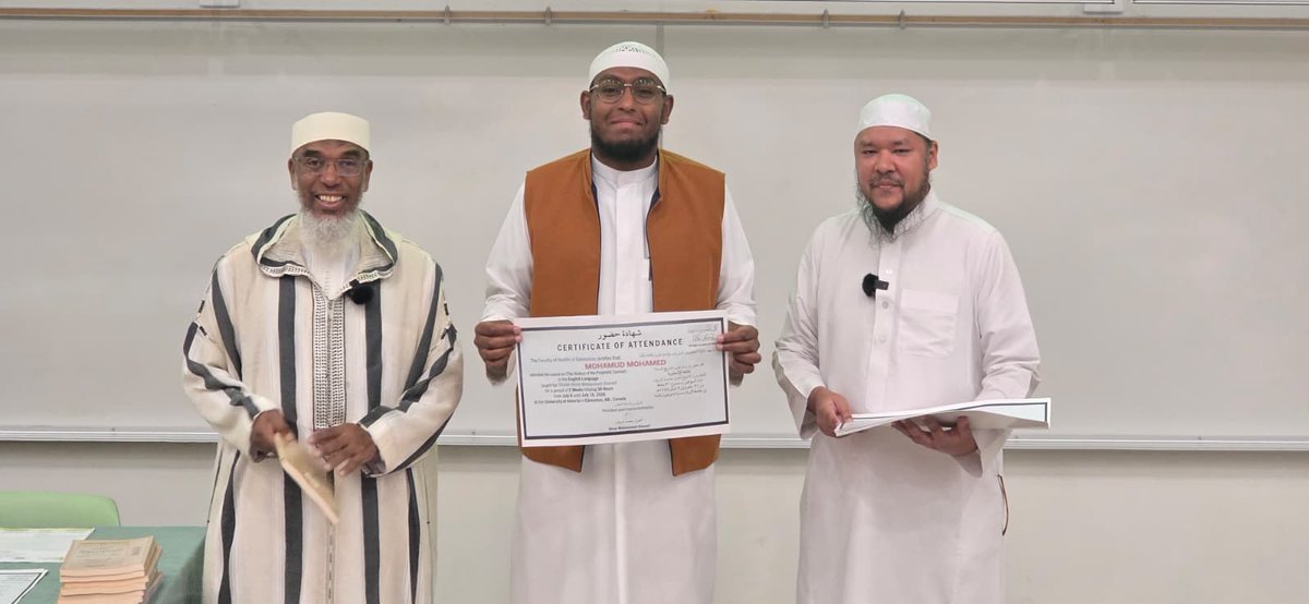 facultyhadithed's tweet photo. جانب من حفل توزيع شهادات وجوائز الدورة العلمية عن (تاريخ السنة) لكلية الحديث الشريف بإدمونتون بكندا المقامة في جامعة ألبرتا بحضور فضيلة الشيخ الأستاذ الدكتور محمد بن الحسين باقشيش https://t.co/u6xCkPrjjN