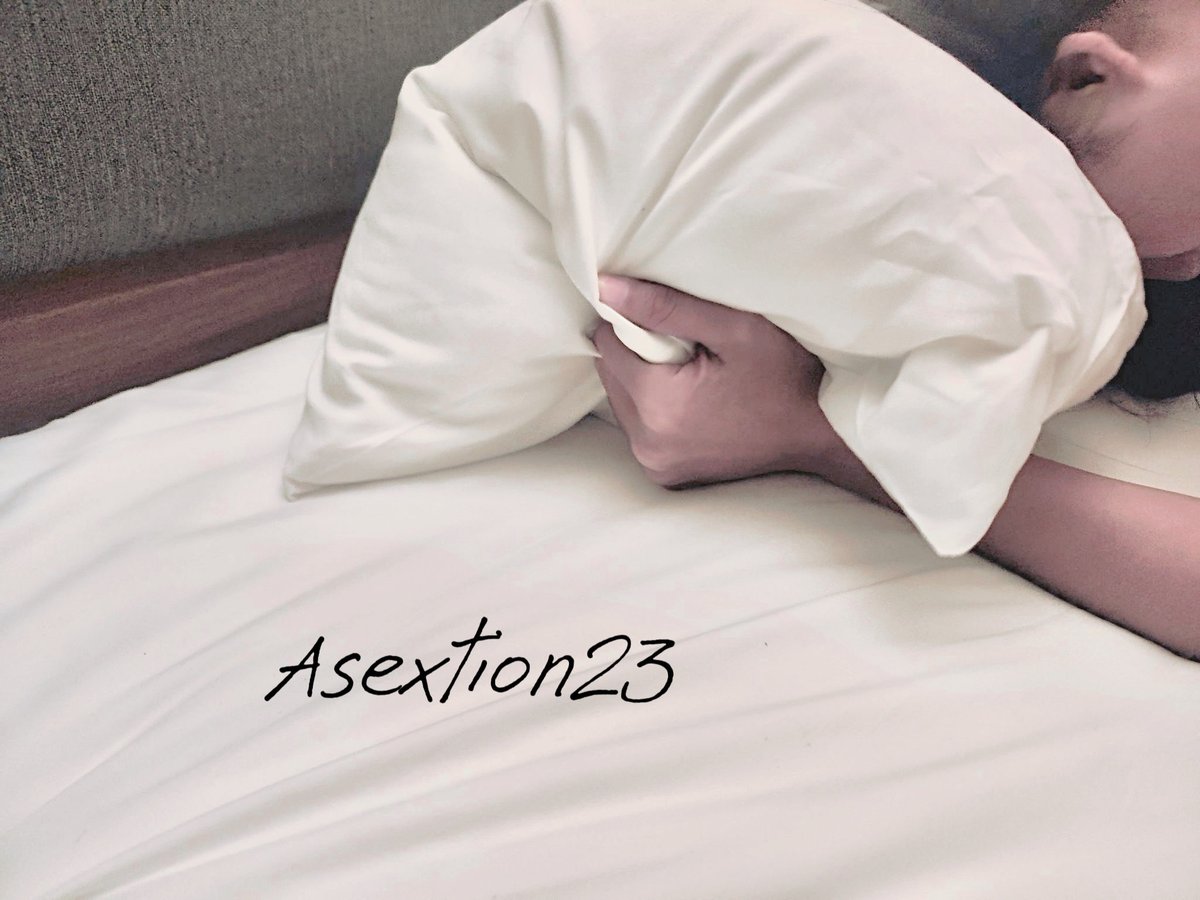 ASextion's tweet photo. อยากเห็นแฟนจิกหมอน���ีก 💦 https://t.co/qbYeNqUjFE
