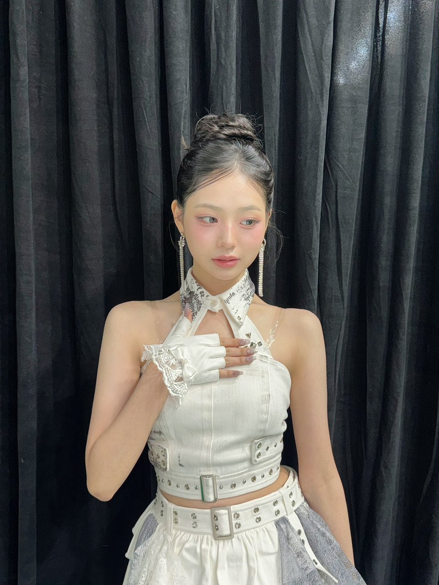 UNIS_offcl's tweet photo. KM CHART AWARDS 2026 
👑👑

#UNIS #유니스
#SEOWON #임서원 https://t.co/QOk2h7kD3b