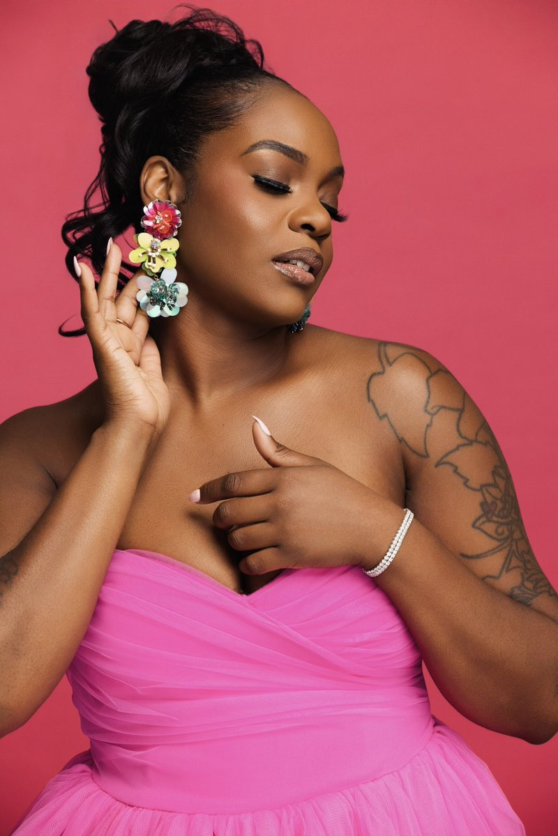 iamlolaluvv's tweet photo. This photoshoot was fun…. Everything Pinkkaaaa💕💕💕💕 https://t.co/knBP2WcFsV