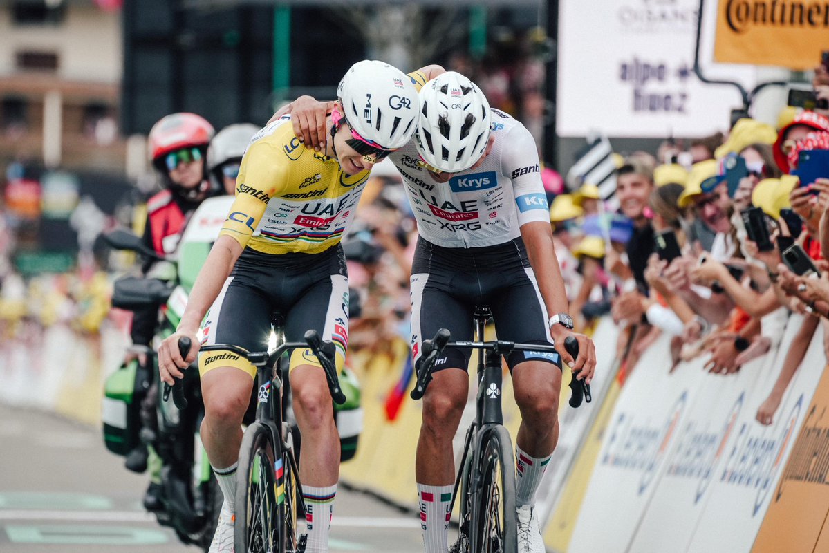 LeTour's tweet photo. BROS 💛🤍🐂

#TDF2026 https://t.co/yXiLRsUKQz