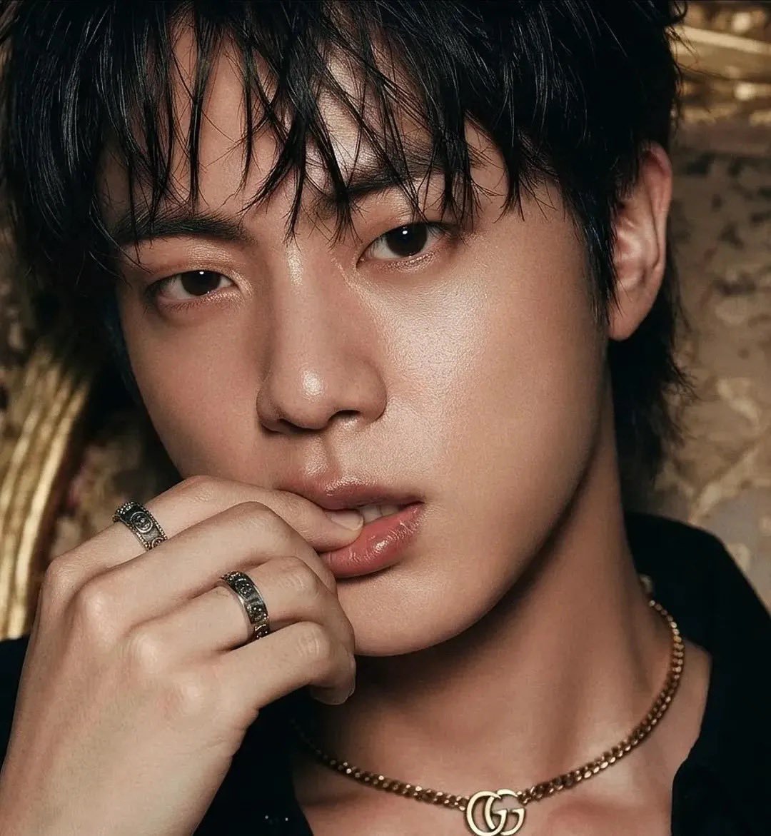 taejin042151568's tweet photo. You thought it's Taehyung all the way , but I personally belive Seokjin is a very dangerous Jealous type https://t.co/KSzonAH15X