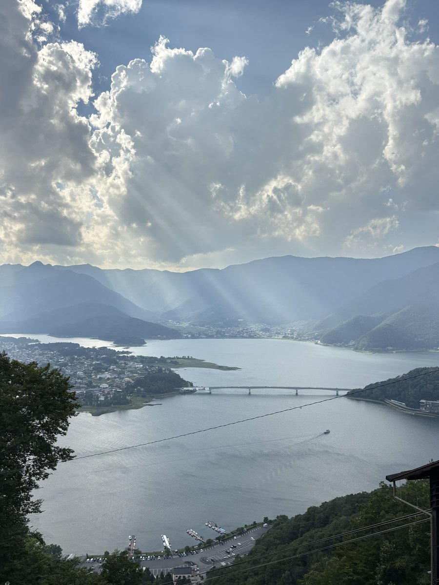 yuuna_partner's tweet photo. 今日は大学行った後に、念願の山梨の河口湖へ🗻

天気が急に悪くなり、不運でした🥲
夏休みたくさんお出かけできるといいなぁ〜〜 https://t.co/9j6o89dton