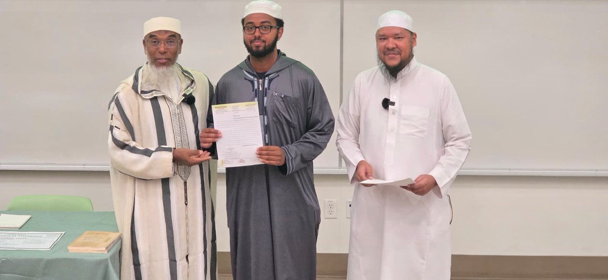 facultyhadithed's tweet photo. Pictures from the certificates and prizes distribution ceremony for the comprehensive course on (The History of the Prophetic Sunnah) organized by the Faculty of Hadith of Edmonton at the University of Alberta along with Shaikh Professor Dr. Mohammed Ibnul-Husain Baqshish https://t.co/yZtsbSQfeD