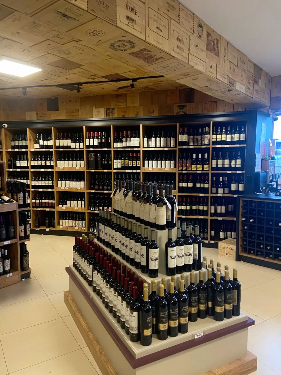 VictoriaGe01's tweet photo. A well-stocked wine shop is more than shelves—it’s a collection of celebrations waiting to happen. 🍇🍷 What’s your favorite wine: Red, White, Rosé, or Sparkling?

#WineMerchant #WineLover #WineLife #WineShop #FineWine #WineTasting #RedWine #WhiteWine #WineCommunity #Cheers https://t.co/5ajuW2SOrd