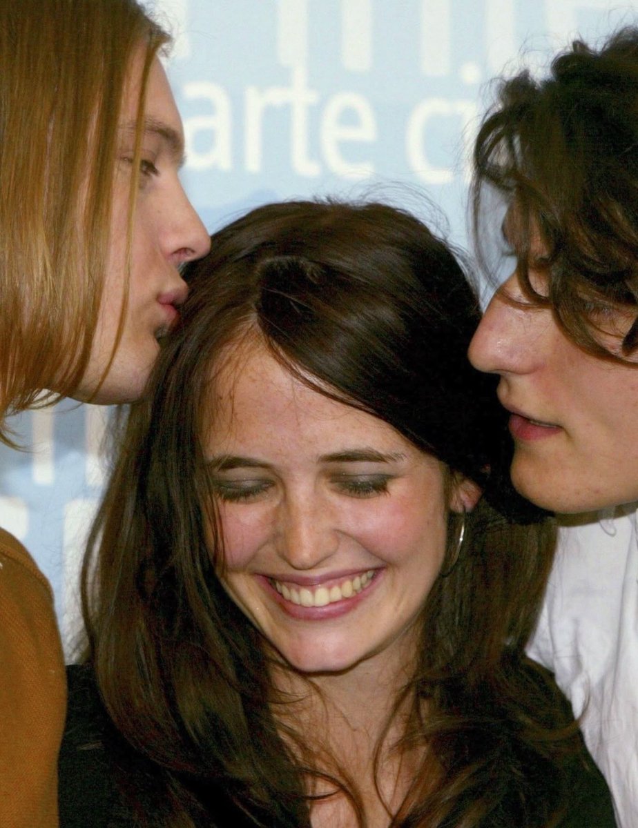 welcome_jpeg's tweet photo. ‘the dreamers’ press tour , 2003 https://t.co/oEj2WJKHeo