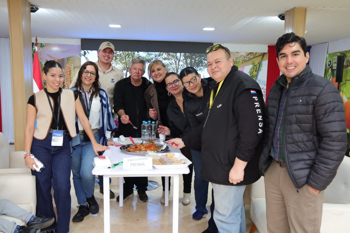 feriasmag's tweet photo. Compartimos un rico pirá jeú (pacú a la parrilla) con los amigos de la prensa que nos acompañaron durante la Expo Paraguay 2026!! Gracias Frigorífico #Frigo2000 por los obsequios de gentileza!! @magparaguay @CarlosGimnezGo1 https://t.co/uN9jw5WoB0