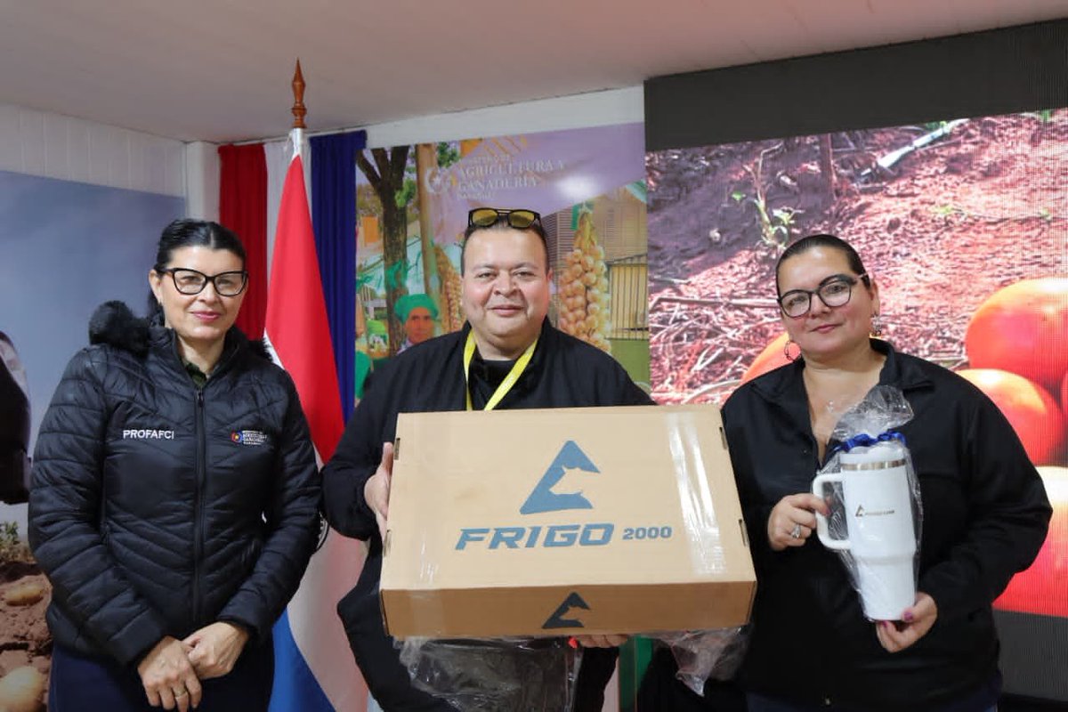 feriasmag's tweet photo. Compartimos un rico pirá jeú (pacú a la parrilla) con los amigos de la prensa que nos acompañaron durante la Expo Paraguay 2026!! Gracias Frigorífico #Frigo2000 por los obsequios de gentileza!! @magparaguay @CarlosGimnezGo1 https://t.co/uN9jw5WoB0