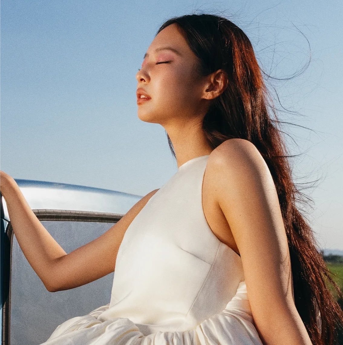 TheePopCore's tweet photo. JENNIE’s biggest Spotify Global debuts:

1. Mantra — 5.2M
2. You &amp; Me — 4.6M
3. like JENNIE — 4M 
4. ExtraL — 3.6M 
5. Handlebars — 3.5M 
6. Love Hangover — 2.8M 
7. Less than a Lover — 2.2M 
8. Dracula - JENNIE Remix — 2.1M https://t.co/RPGn0wqDv8