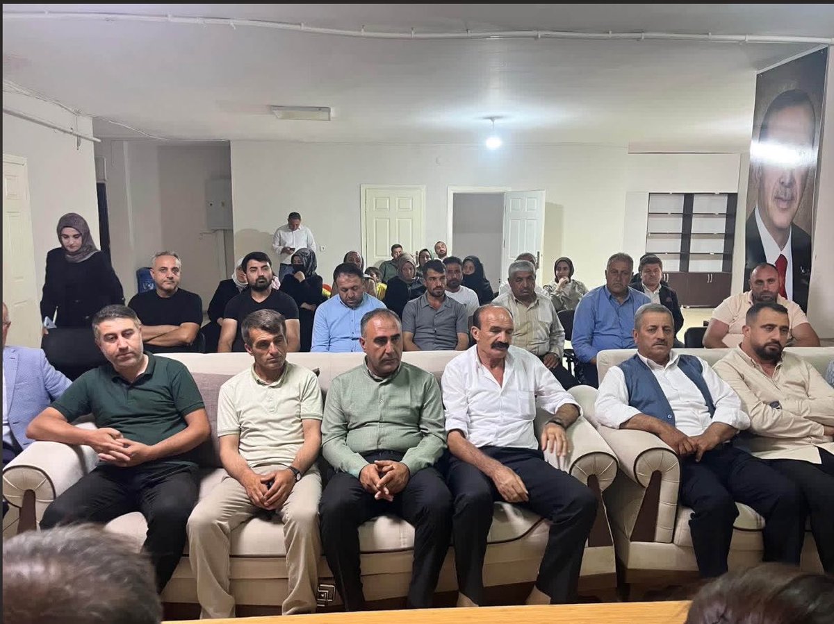 AkPartiGuroymak's tweet photo. 📍AK Parti Güroymak İlçe Başkanlığı

 İlçe Danışma Meclisi Toplantısı; 

İlçe Başkanımız Sn.@Nihat_yvz başkanlığında

Kadın Kolları Başkanımız Sn.@Mervekerimogluu Gençlik Kolları Başkanımız Sn.@Sefaademir13 , İlçe Koordinatörümüz Sn.@taken_serkan , Gölbaşı Belediye Başkanımız Sn. Hikmet Kardaş, Belediye Meclis Üyemiz Sn. Mehdi Subaşı, köy ve mahalle muhtarlarımız ile kıymetli teşkilat mensuplarımızın katılımlarıyla gerçekleştirildi.

Toplantımızda ilçemize yönelik hizmetler, teşkilat çalışmalarımız ve önümüzdeki dönem hedeflerimiz üzerine kapsamlı istişarelerde bulunduk. Birlik ve beraberlik içerisinde, ortak akıl anlayışıyla Güroymak’ımıza hizmet etmeye, milletimizin beklentilerini en güçlü şekilde karşılamaya kararlılıkla devam edeceğiz.

Durmak yok, yola devam. İlk günkü aşkla, milletimiz için çalışmayı sürdürüyoruz.❤️

@T_Bedirhanoglu