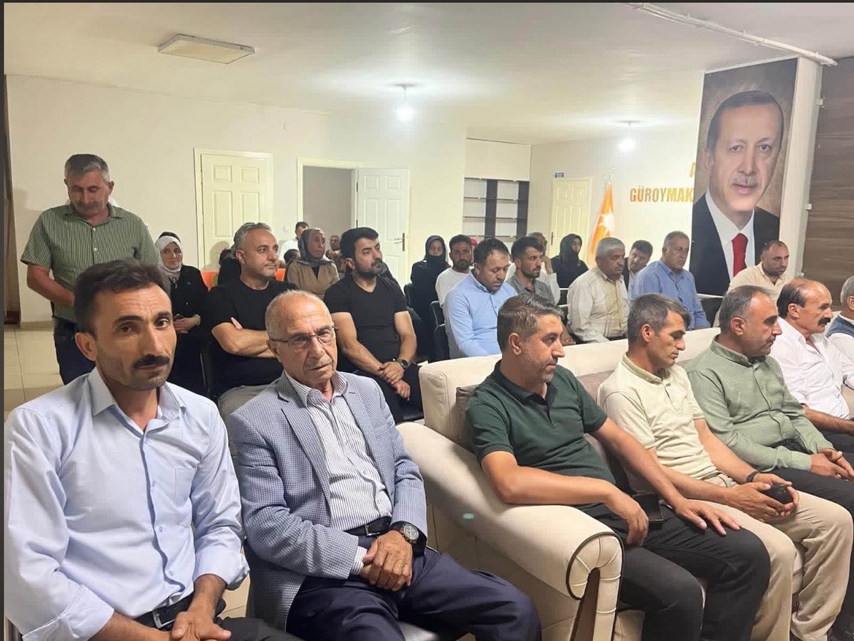 AkPartiGuroymak's tweet photo. 📍AK Parti Güroymak İlçe Başkanlığı

 İlçe Danışma Meclisi Toplantısı; 

İlçe Başkanımız Sn.@Nihat_yvz başkanlığında

Kadın Kolları Başkanımız Sn.@Mervekerimogluu Gençlik Kolları Başkanımız Sn.@Sefaademir13 , İlçe Koordinatörümüz Sn.@taken_serkan , Gölbaşı Belediye Başkanımız Sn. Hikmet Kardaş, Belediye Meclis Üyemiz Sn. Mehdi Subaşı, köy ve mahalle muhtarlarımız ile kıymetli teşkilat mensuplarımızın katılımlarıyla gerçekleştirildi.

Toplantımızda ilçemize yönelik hizmetler, teşkilat çalışmalarımız ve önümüzdeki dönem hedeflerimiz üzerine kapsamlı istişarelerde bulunduk. Birlik ve beraberlik içerisinde, ortak akıl anlayışıyla Güroymak’ımıza hizmet etmeye, milletimizin beklentilerini en güçlü şekilde karşılamaya kararlılıkla devam edeceğiz.

Durmak yok, yola devam. İlk günkü aşkla, milletimiz için çalışmayı sürdürüyoruz.❤️

@T_Bedirhanoglu