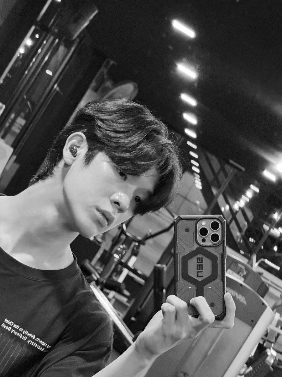 Littlescence's tweet photo. 🕯Manifestando Jimmy en el gym🕯 https://t.co/YCK9MDrSRN
