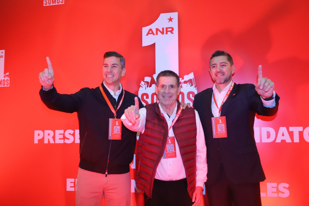 Horacio_Cartes's tweet photo. Hoy no solo presentamos candidatos. Demostramos que la ANR es un Partido que compite y que, cuando llega el momento, vuelve a caminar unido detrás de un mismo objetivo: servir. Esa es nuestra mayor fortaleza. Esa es la fuerza de la Lista 1. Somos un Partido al servicio delpaís. https://t.co/Sj2j1Ya4ar