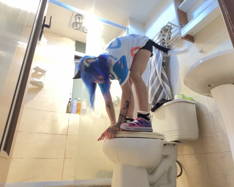 partwig0001's tweet photo. 猫女的一生不受束缚 https://t.co/GU2QKJ0d3U