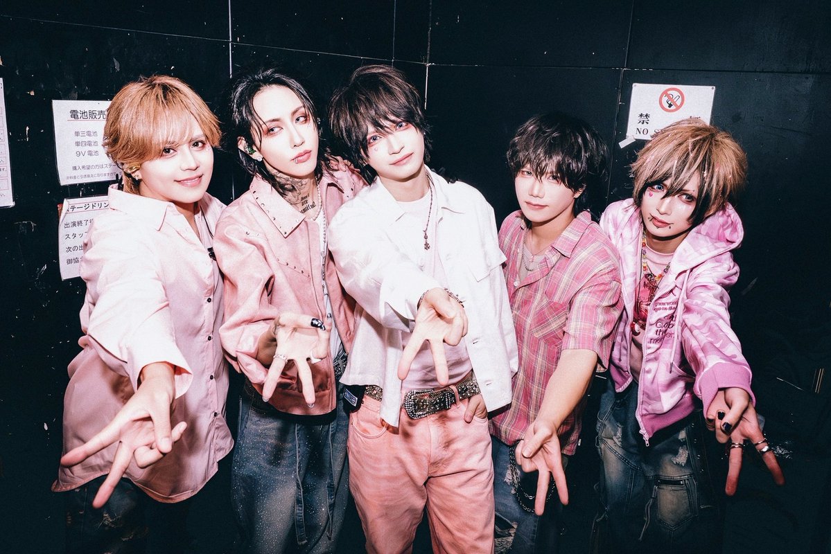 zerohz_official's tweet photo. ━━━━━━━━━━━━
2026.7.25 HOLIDAY SHINJUKU
ZEROHZ presents
limited LIVE-2026-「東京」
1部:男限定-男electric night-
2部:女限定-女Queen's Territory-
━━━━━━━━━━━━
Thank you Team ZEROHZ!!🔥

NEXT LIVE▷▷TOMORROW
07/28 (Tue)
HOLIDAY SHINJUKU
https://t.co/8UGcj7GDai

Photo by @kwmi_z
#ゼロヘルツ