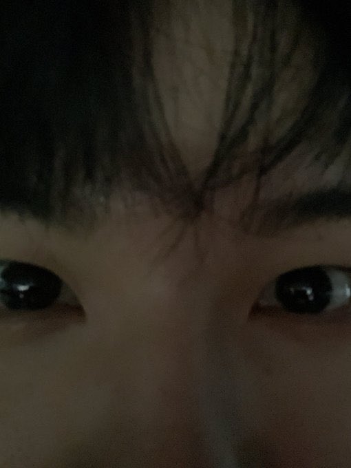 86lees's tweet photo. 큼... 크흠...... https://t.co/8Mw44nsYx8