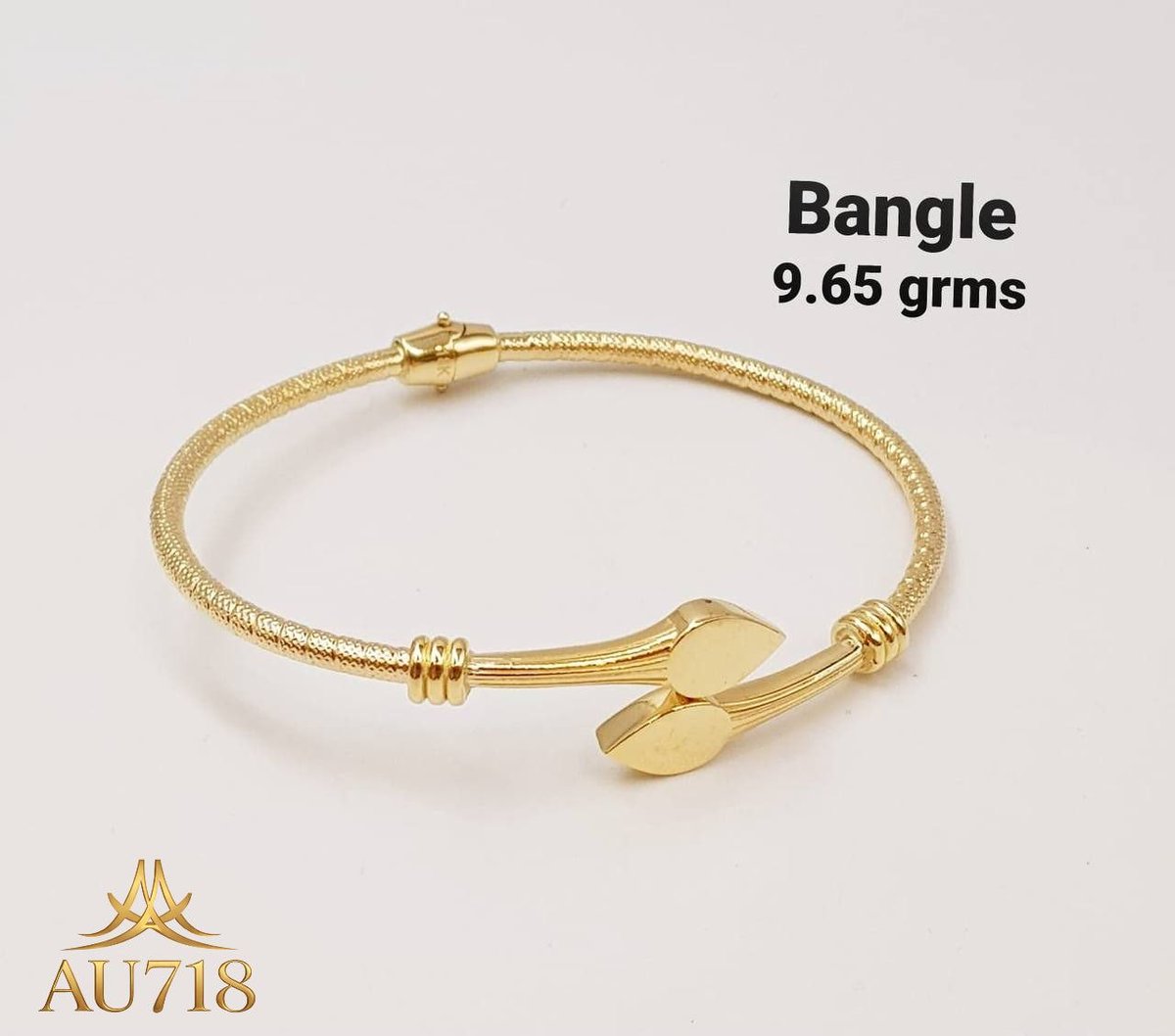 au718goldstore's tweet photo. Discover the beauty of authentic 18K Italian gold bangles, crafted for those who appreciate timeless luxury and unmatched quality.
#AU718 #18KItalianGold #LuxuryJewelry #GoldBangle #FineJewelry #TimelessLuxury #EverydayElegance #LuxuryLifestyle #GoldCollection #InvestInGold https://t.co/yANbTXdB5G