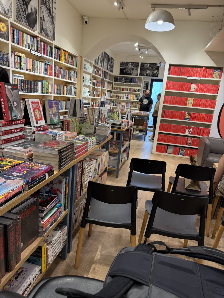 drramvictor's tweet photo. A well-spent Saturday at Kunzum—attending the book signing event of Padma Bhushan Sudha Murty. An inspiring celebration of books, learning, and simplicity https://t.co/GBHypJ5ZXf
