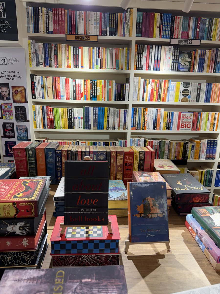 drramvictor's tweet photo. A well-spent Saturday at Kunzum—attending the book signing event of Padma Bhushan Sudha Murty. An inspiring celebration of books, learning, and simplicity https://t.co/GBHypJ5ZXf
