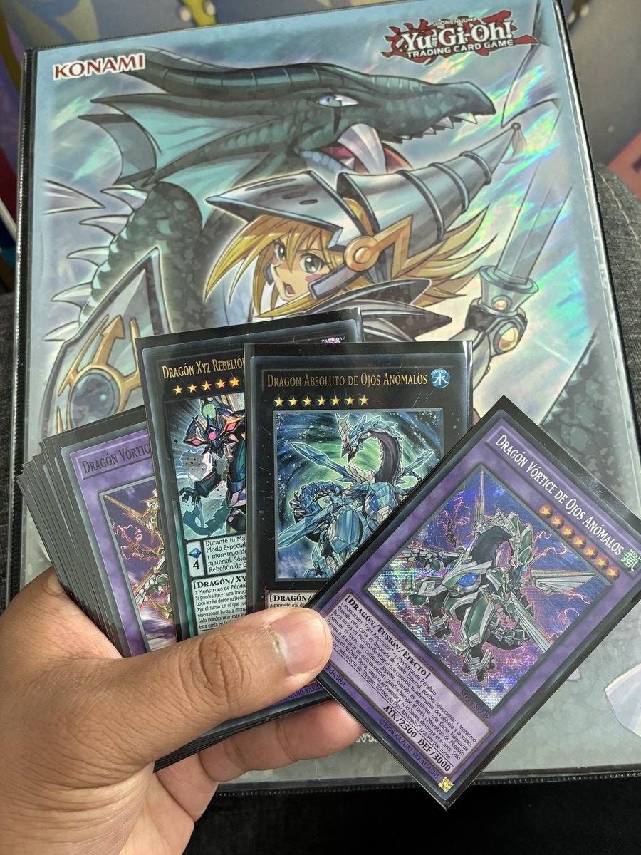KirosZX's tweet photo. Con la llegada de las barajas legendarias Arc-V toca volver a jugar deck Odd Eyes https://t.co/qNEbnC7Bpu
