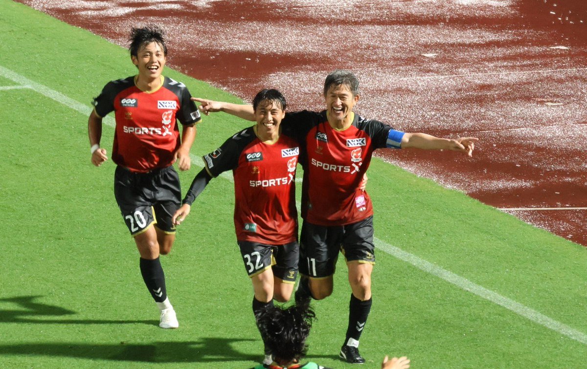 haruto0413's tweet photo. カズさん福島ユナイテッド初ゴール！
チームもスタジアムも大歓喜の、本当に素敵な瞬間に出会えました🔴⚫️
#福島ユナイテッド 
#三浦知良 https://t.co/q3uNFohcQQ