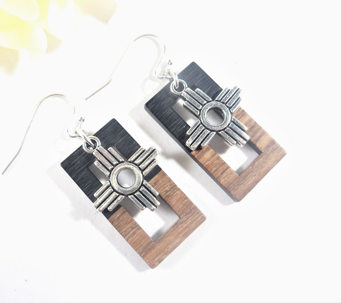 valroseshowers's tweet photo. Bring a touch of Southwestern charm to your jewelry collection with these Zia Earrings, inspired by the iconic Zia sun symbol of New Mexico. https://t.co/rtfqkphSdH #newmexicojewelry #crossearrings #southwesternstyle #ziajewelry #etsyseller #NewMexico https://t.co/O5QIA4xFWT