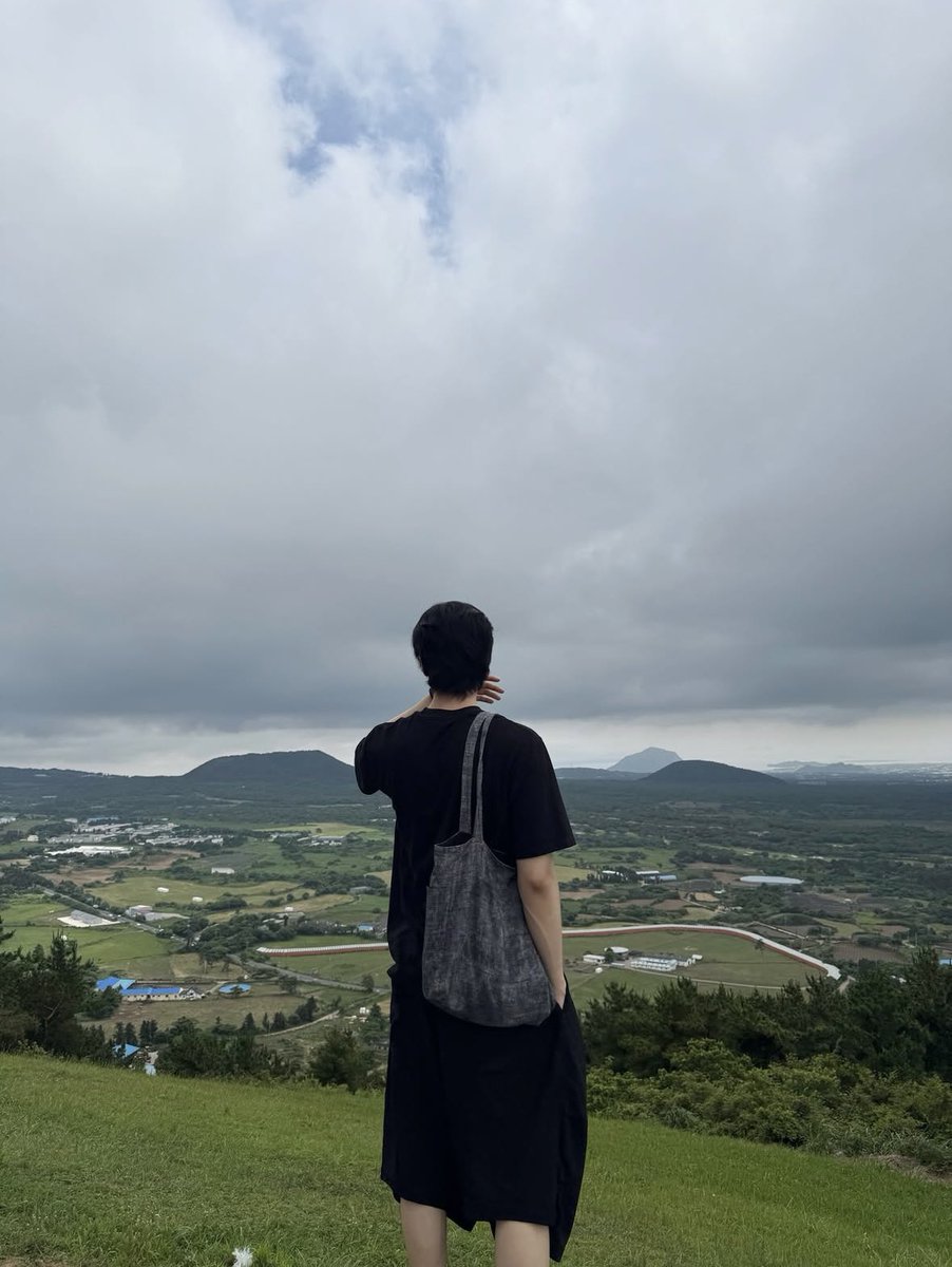 kyung2luv's tweet photo. 박우열 팔 좋아함
라인 예쁜데 운동한 티가 나는 
길고 하얀 팔 https://t.co/hoEJoxpTBK