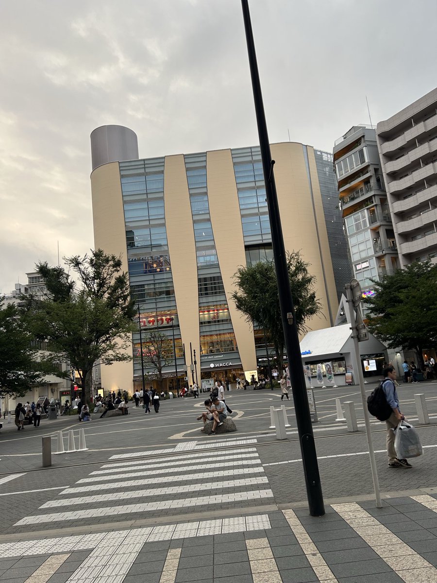 tomatoni_yp's tweet photo. 着せ恋の1期OPロケ地をちらりしつつ本日もマンホールカード収集へ〜。 https://t.co/C6ApJRT7lo