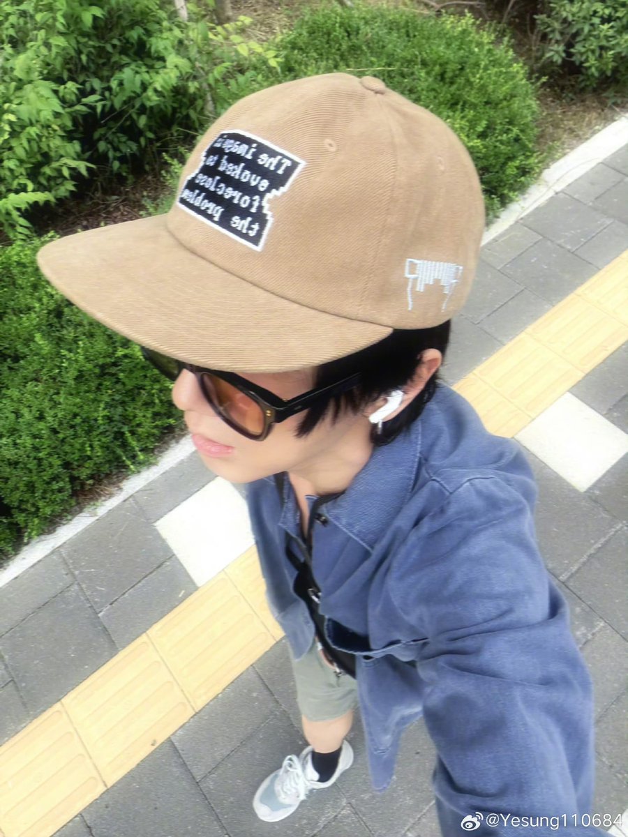 Yesung_Chloe's tweet photo. 260725 #예성 #Yesung Weibo, rednote @shfly3424

지긋지긋한 뜨거운 여름맛 🌴 https://t.co/Ki7zpmx3WL