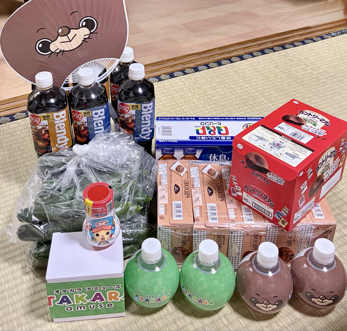 Rabbit121521's tweet photo. おやすみなさいと言いつつ…お昼はおたからアミューズ岸和田店でクレーンゲームしてきました！😆野菜全てとQ＆Ｐドリンク、先着のオミーズ4個🪝フックで各100円ゲット👍
無料うちわもゲット(笑)
箱物は少しかかりました(千円いかんくらい)💦
個人的には取りやすいお店です！
今度こそおやすみなさい😴 https://t.co/tfqMqpveHq