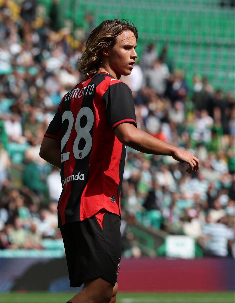 AC_MilanFR's tweet photo. 0 conclusion sur les matchs amicaux surtout pour le premier avec un tas de remplaçant mais Comotto, vous me le gardez dans la rotation au milieu la saison pro https://t.co/TY6VFXE0HH