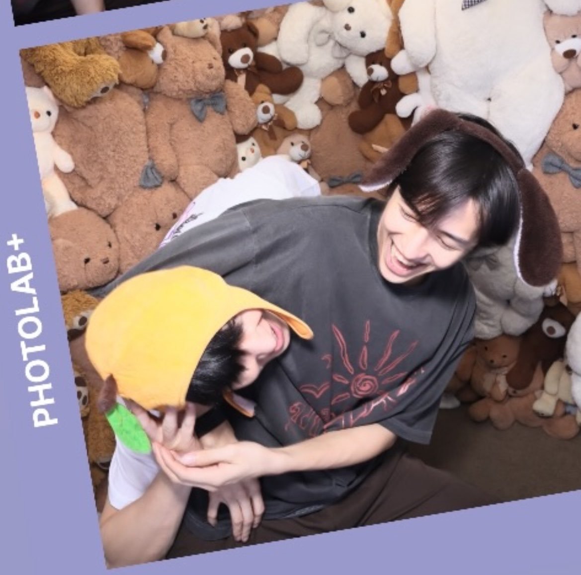 4J0JMe's tweet photo. ชอบความขี้อวดของน้องเฮง เข้าใจว่าพี่เขาคงน่ารักจนอยากอวด เก็บไว้ดูคนเดียวจะไปสนุกอะไร555555 https://t.co/lK5fTI900W