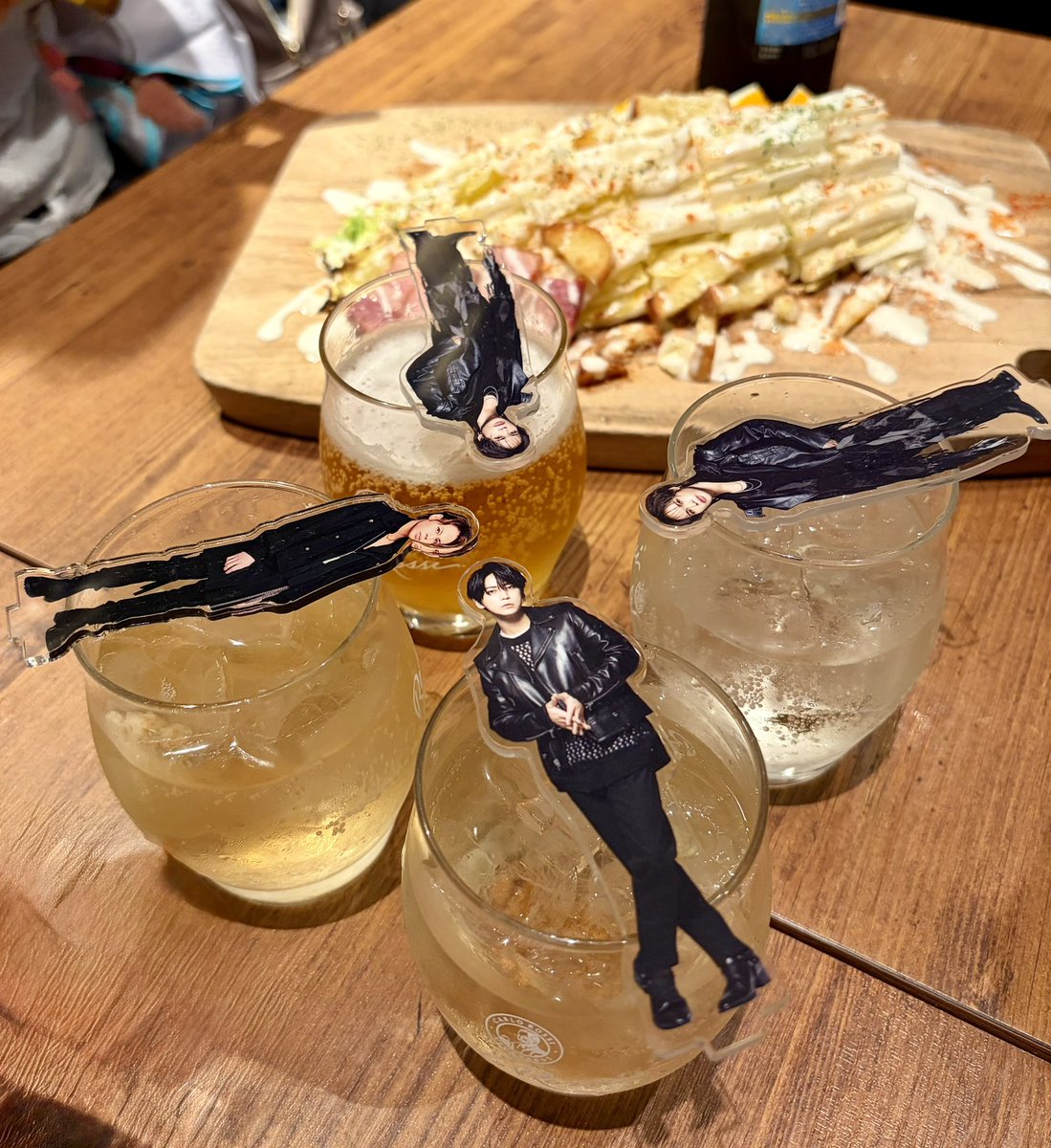 raulsnow2020's tweet photo. 今日はハイフンちゃんたちと飲み会🍻私以外全員上田担なので、Xデーからのあれこれを語らせてもらった😂界隈の話は尽きることなく…楽しかった！カツンのXデーもひょっとしたらひょっとするかもしれないしね､!? https://t.co/JNzPpbFOXf