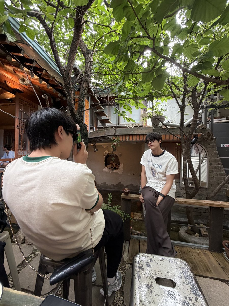 4J0JMe's tweet photo. ชอบความขี้อวดของน้องเฮง เข้าใจว่าพี่เขาคงน่ารักจนอยากอวด เก็บไว้ดูคนเดียวจะไปสนุกอะไร555555 https://t.co/lK5fTI900W